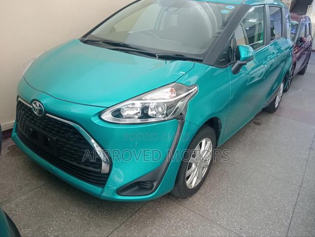 Toyota Sienta 2019 Green