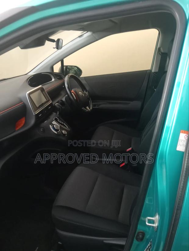 Toyota Sienta 2019 Green