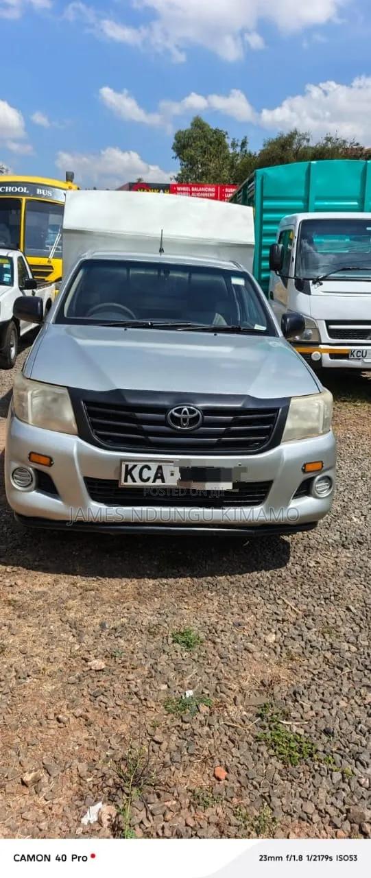 Toyota Hilux 2014 Silver