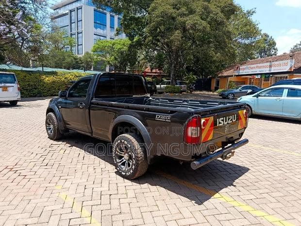 Isuzu D-MAX 2010 Gray
