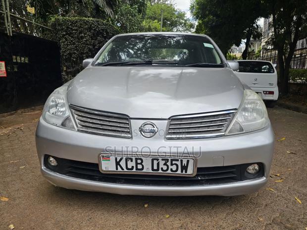 Nissan Tiida 2008 Silver
