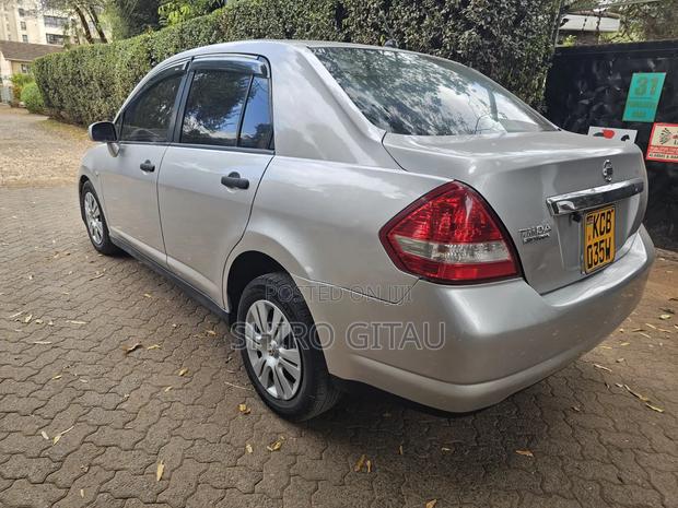 Nissan Tiida 2008 Silver