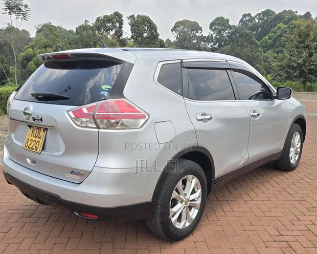 Nissan X-Trail 2.0 Hybrid FWD 2016 Silver