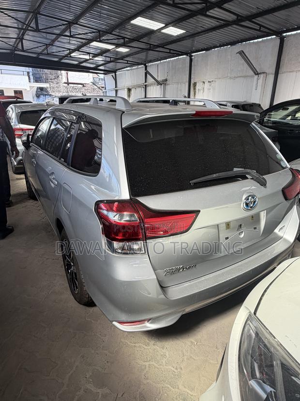 Toyota Corolla Fielder 2019 Silver