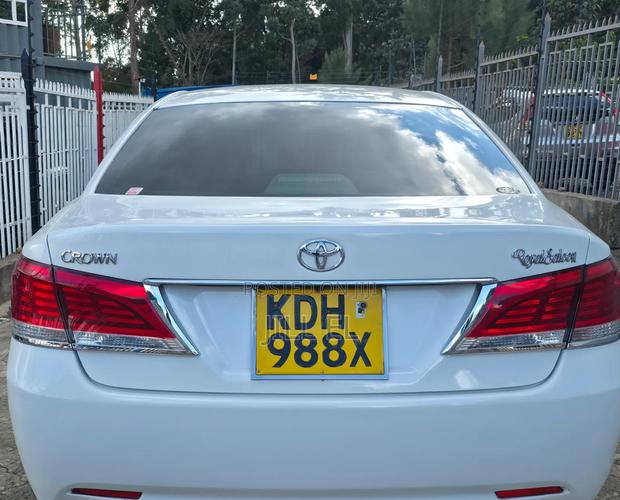 Toyota Crown 2016 White