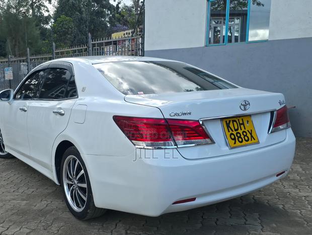 Toyota Crown 2016 White