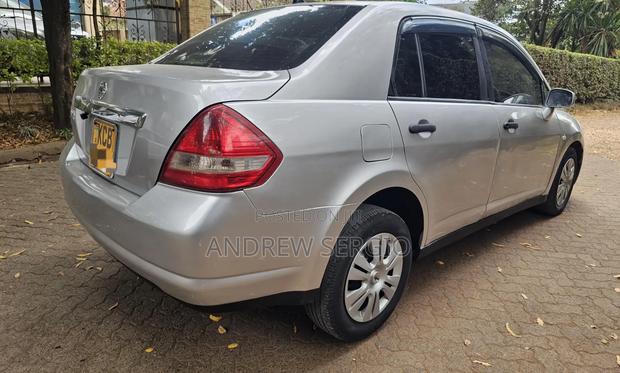 Nissan Tiida 2008 Silver