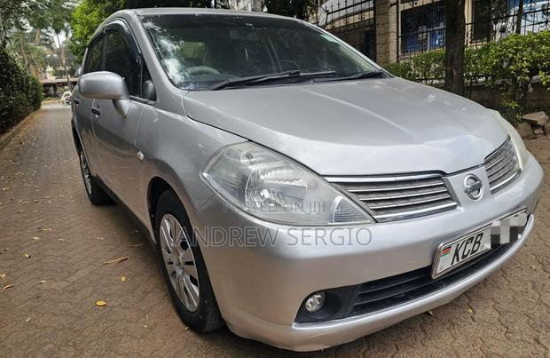 Nissan Tiida 2008 Silver