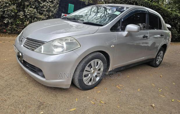 Nissan Tiida 2008 Silver