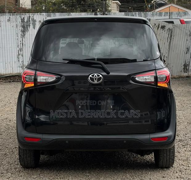 Toyota Sienta 2019 Black