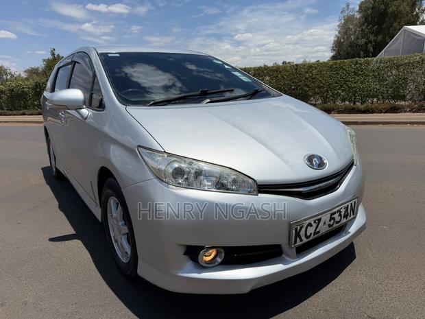 Toyota Wish 2013 Silver