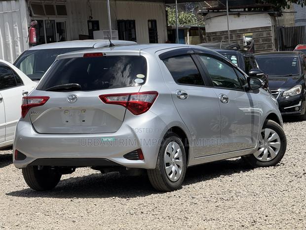 Toyota Vitz 1.3 FWD 5dr 2019 Silver