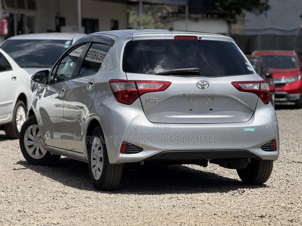 Toyota Vitz 1.3 FWD 5dr 2019 Silver