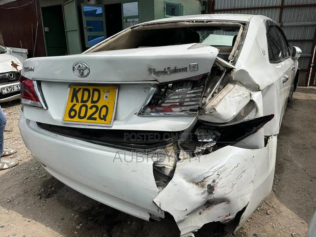 Toyota Crown 2014 White