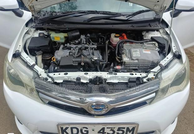 Toyota Corolla Fielder 1.5 Hybrid FWD 2014 White