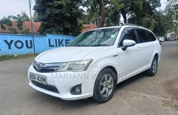Toyota Corolla Fielder 1.5 Hybrid FWD 2014 White