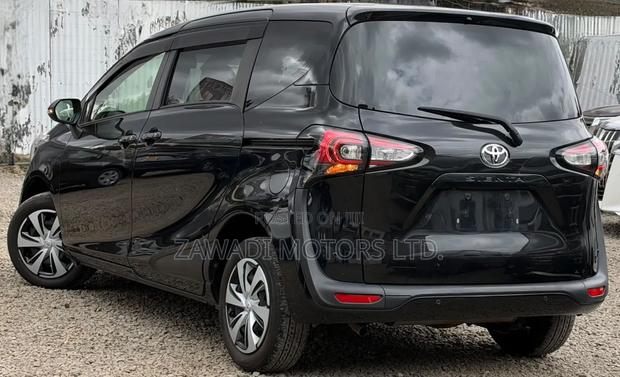 Toyota Sienta 1.5 FWD 2019 Black