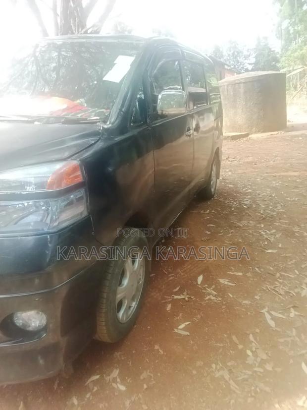 Toyota Voxy 2005 Blue