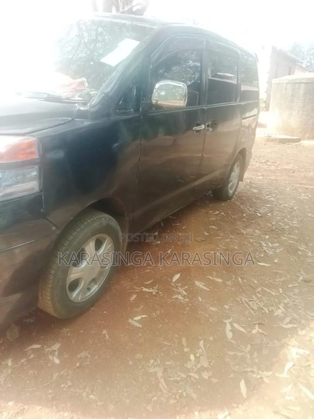 Toyota Voxy 2005 Blue