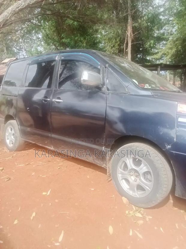 Toyota Voxy 2005 Blue