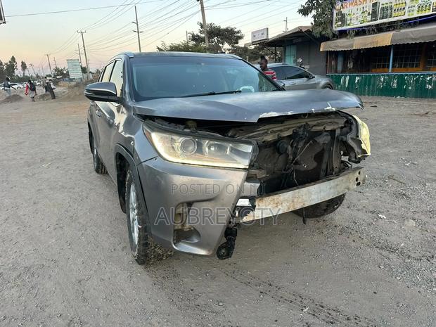 Toyota Kluger 2016 Silver