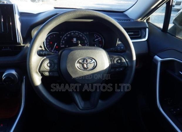 Toyota RAV4 LE AWD 2019