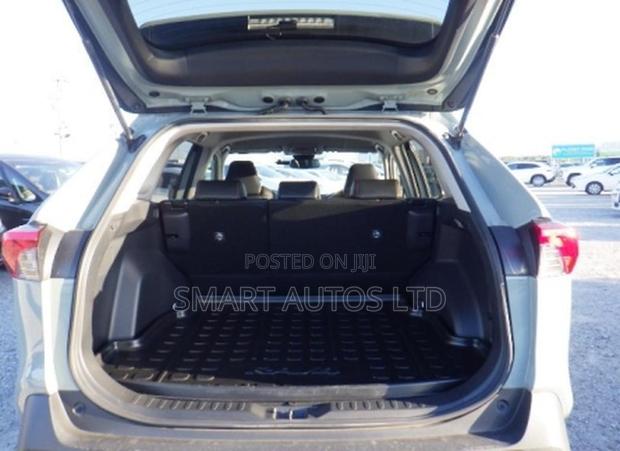 Toyota RAV4 LE AWD 2019