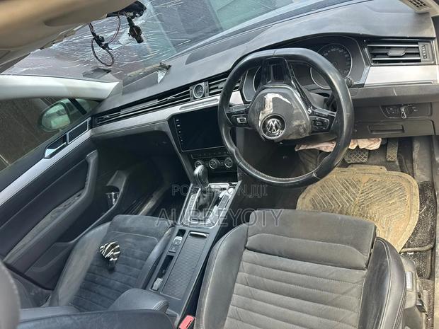 Volkswagen Passat 2018 Silver