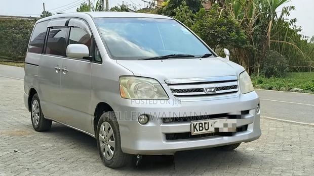 Toyota Noah 2007 Silver