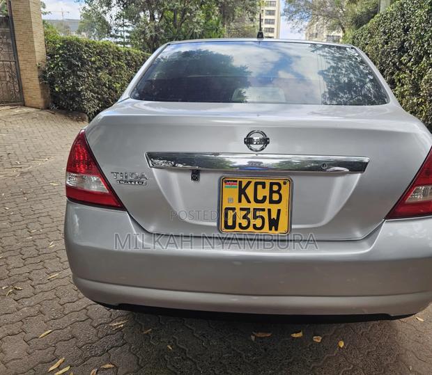 Nissan Tiida 2008 Silver