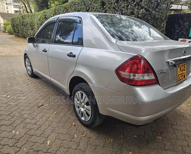 Nissan Tiida 2008 Silver