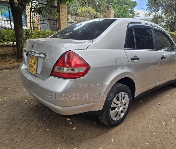Nissan Tiida 2008 Silver