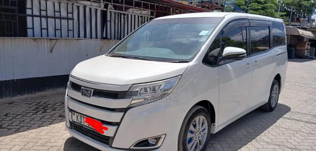 Toyota Noah 2018 White