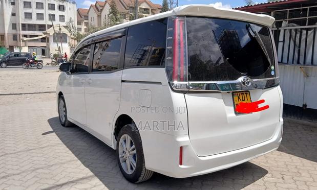 Toyota Noah 2018 White