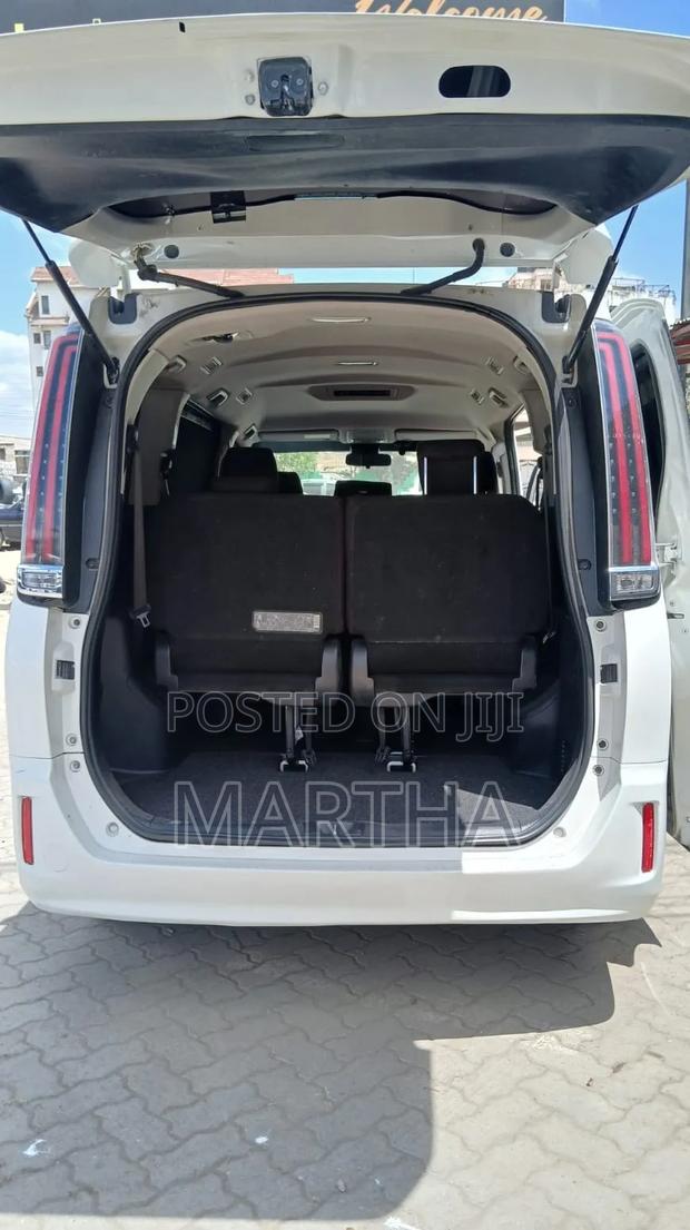 Toyota Noah 2018 White
