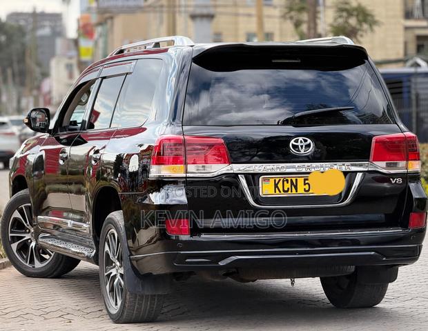 Toyota Land Cruiser 4.6 V8 ZX 2010 Black