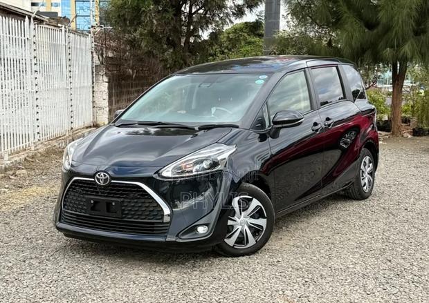 Toyota Sienta 1.5 FWD (6-seater) 2019 Silver