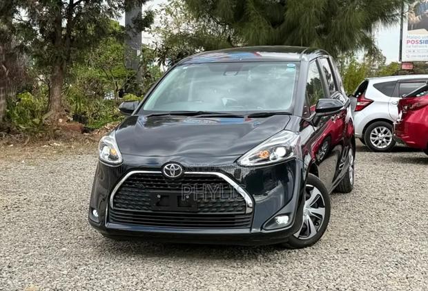 Toyota Sienta 1.5 FWD (6-seater) 2019 Silver