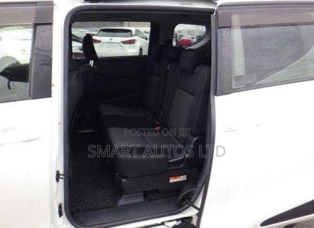 Toyota Sienta 1.5 Hybrid FWD 2019 Pearl