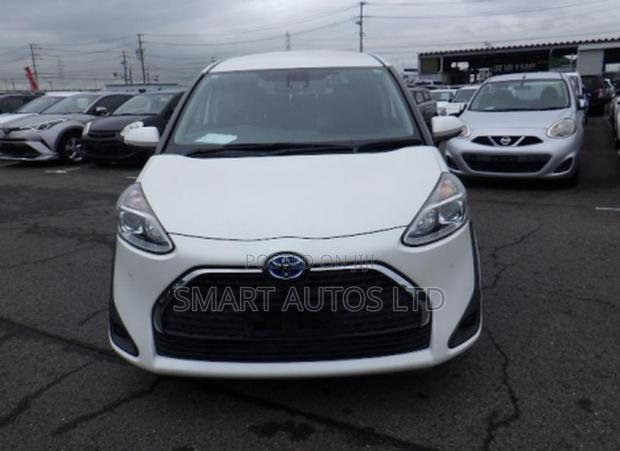 Toyota Sienta 1.5 Hybrid FWD 2019 Pearl