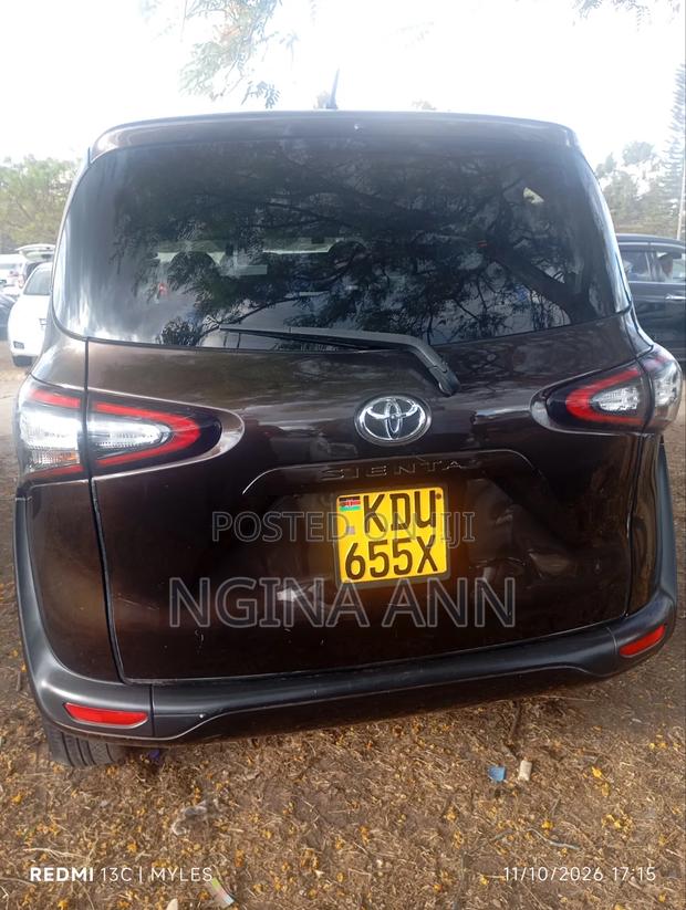 Toyota Sienta 2018 Brown