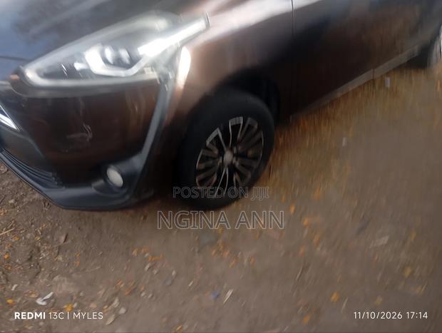 Toyota Sienta 2018 Brown