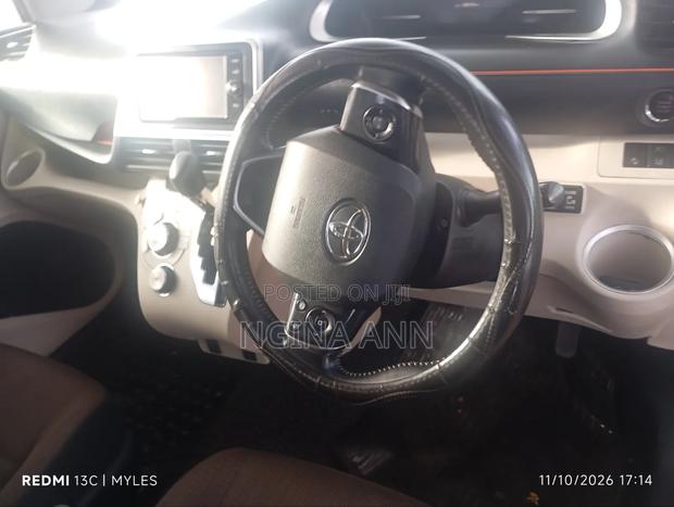Toyota Sienta 2018 Brown