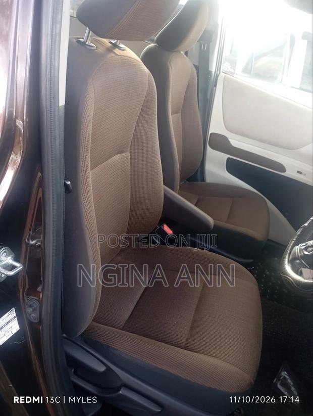 Toyota Sienta 2018 Brown