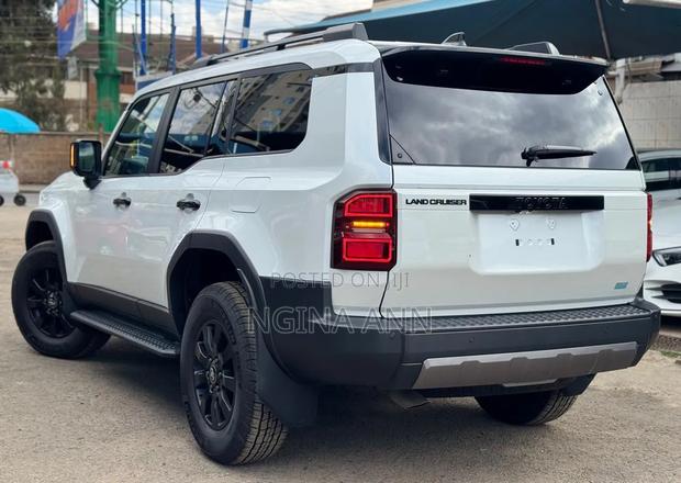 Toyota Land Cruiser Prado 2024 White
