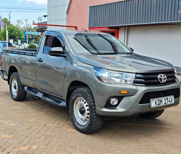 Toyota Hilux 2023 Gray