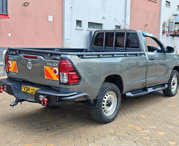 Toyota Hilux 2023 Gray