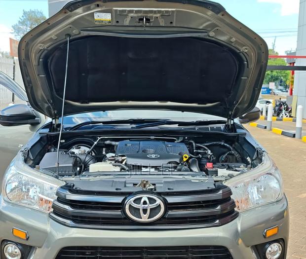 Toyota Hilux 2023 Gray