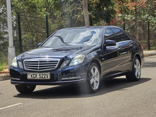 Mercedes-Benz E200 2012 Blue