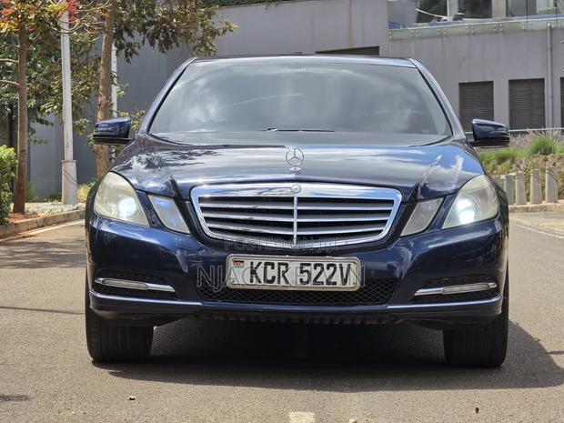 Mercedes-Benz E200 2012 Blue